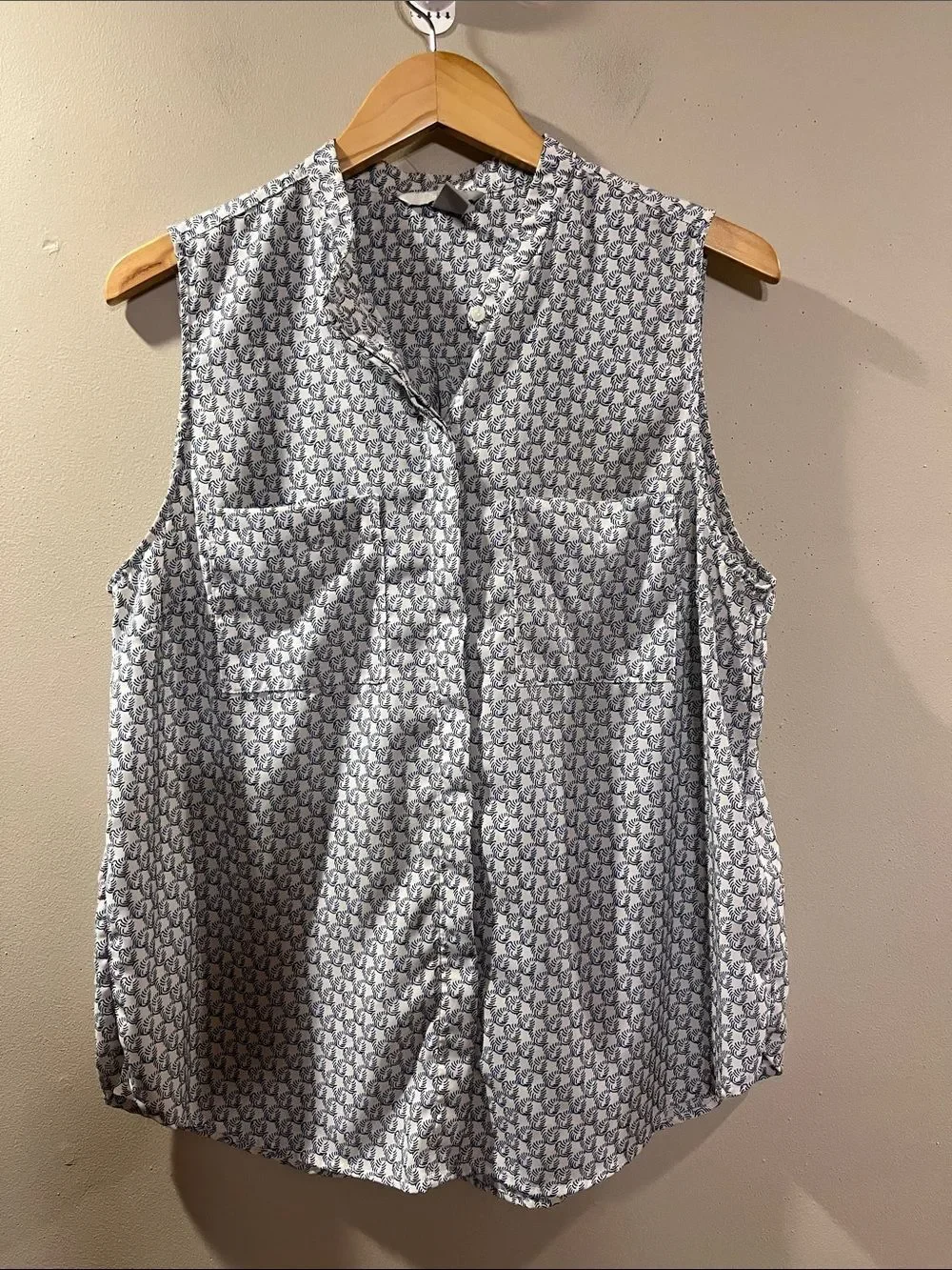 J. Jill Sleeveless Button-Front Blouse in Light Blue and White